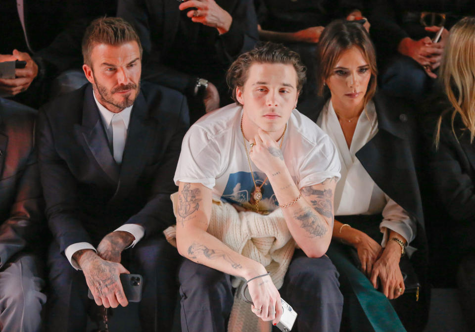 David et Victoria Beckham entourent leur fils aîné, Brooklyn