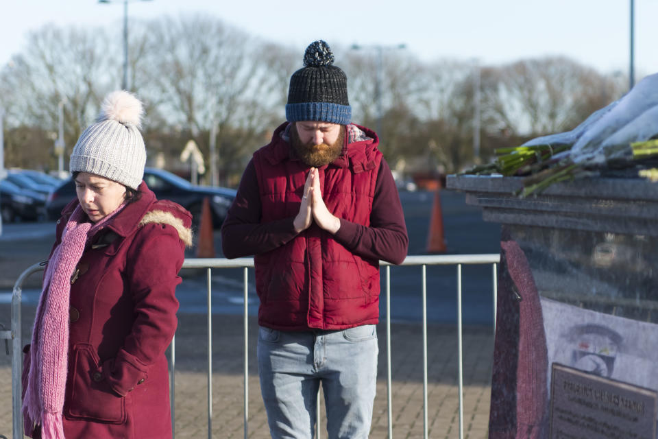 <p>Cardiff fans pay tribute to missing striker Emiliano Sala (Getty Images) </p>