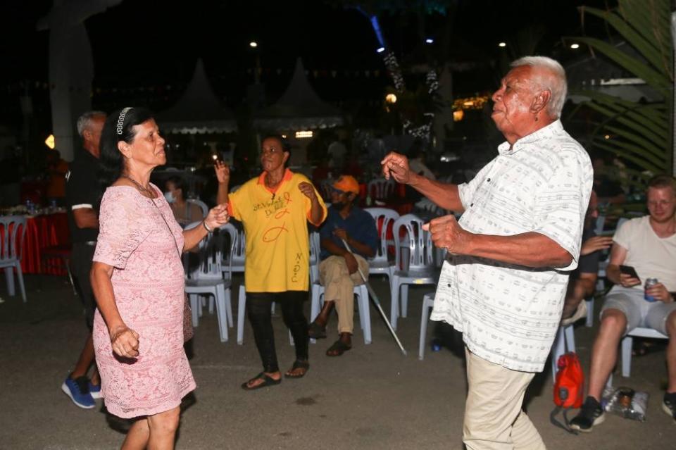 A couple dance during the Festa San Pedro in Melaka, June 29, 2022. — Picture by Choo Choy May