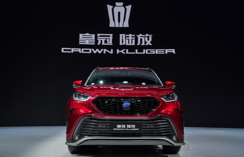 皇冠陆放 CROWN KLUGER正面.JPG