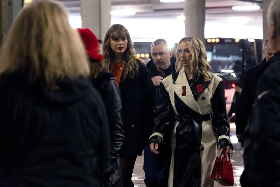 <p>Taylor Swift Arrives With Brittany Mahomes</p>