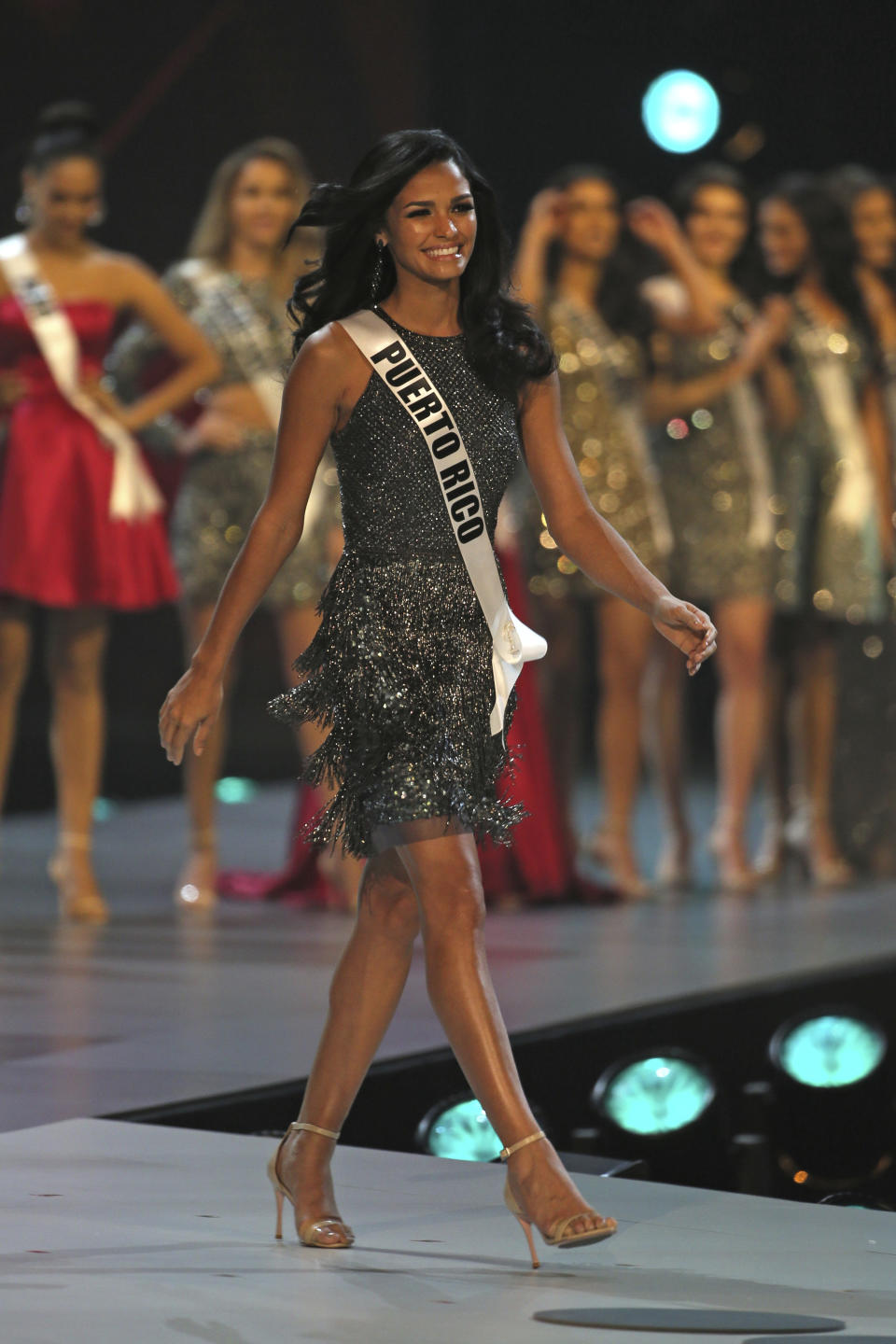 Miss Puerto Rico Kiara Ortega participa en la final de la 67ma edición de Miss Universo en Bangkok, Tailandia, el 17 de diciembre de 2018. (Foto AP/Gemunu Amarasinghe)