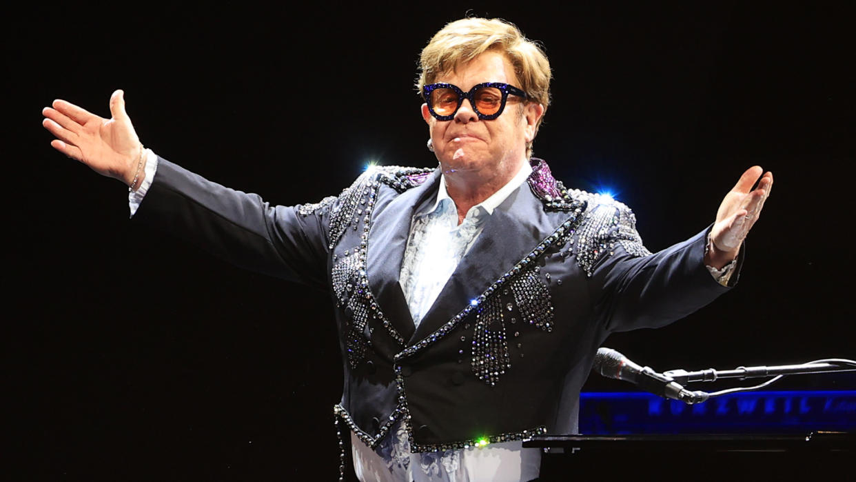  Elton John on stage 