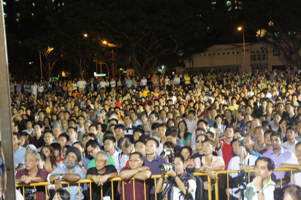 The crowd at the National Solidarity Party's rally at Geylang East on Thursday, 28 April. (Yahoo! photo/ Alicia Wong)