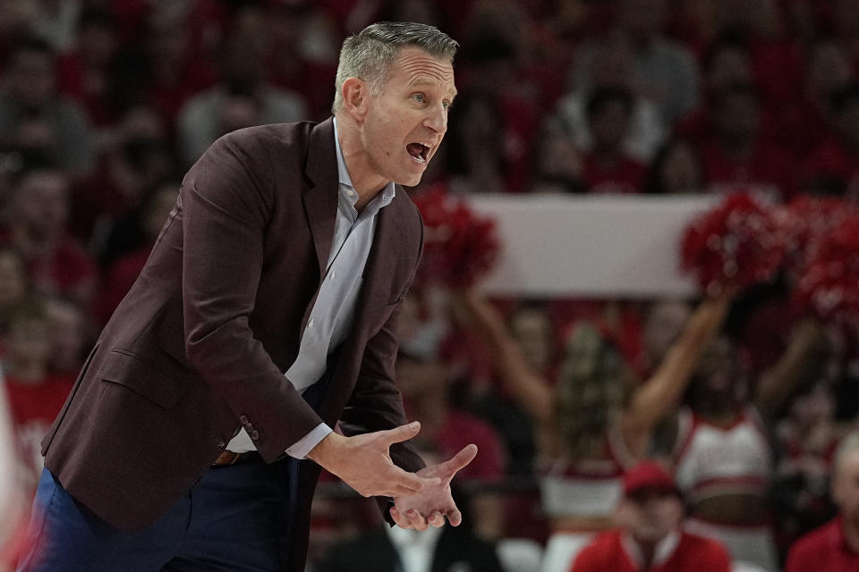 Alabama head coach Nate Oats instructs his team during the first half of an NCAA college basketball game against Houston, Saturday, Dec. 10, 2022, in Houston. (AP Photo/Kevin M. Cox)