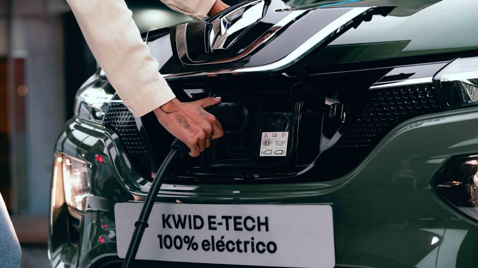 El nuevo auto eléctrico tiene la toma de carga en el frontal.