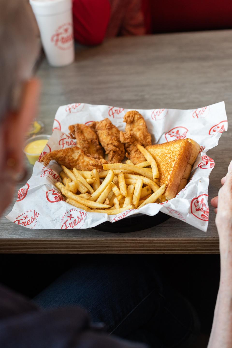 Fast-casual chicken restaurant chain Slim Chickens welcomed a new franchise location in Ankeny this June.