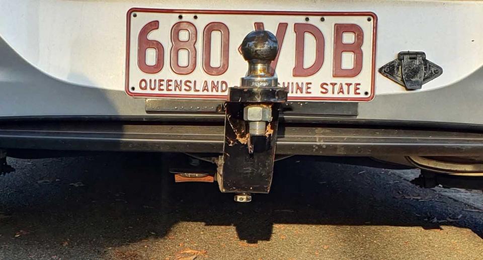 A number plate is pictured with a tow bar.