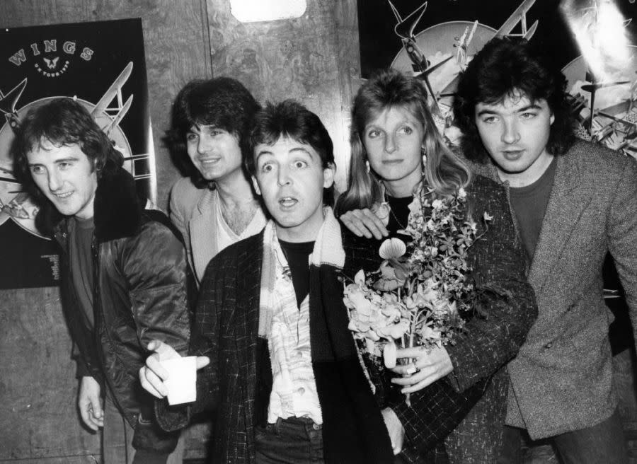 Wings, the pop group formed by ex-Beatle, Paul McCartney are in Liverpool. They are L-R: Denny Laine, Steve Holly, Paul McCartney, Linda McCartney (1941 – 1998), and Laurence Juber. Original Publication: People Disc – HK0488 (Photo by Evening Standard/Getty Images)