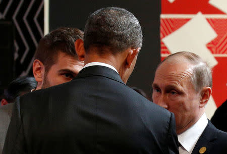 U.S. President Barack Obama talks with Russian President Vladimir Putin at the APEC Economic Leaders’ Meeting in Lima, Peru November 20, 2016. REUTERS/Kevin Lamarque