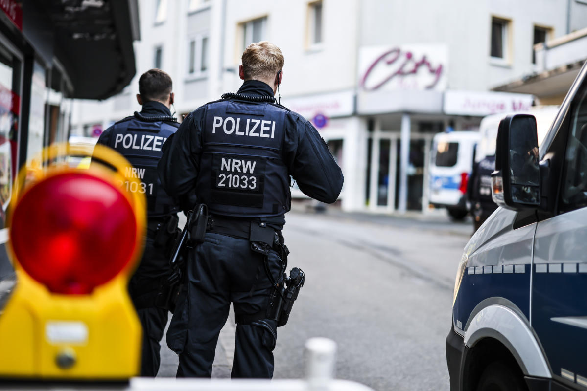 Islamic State claims responsibility for knife attack in Solingen in which three people were killed