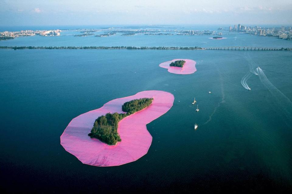 Islas Rodeadas: Christo regresa a su archipiélago rosado en Miami.