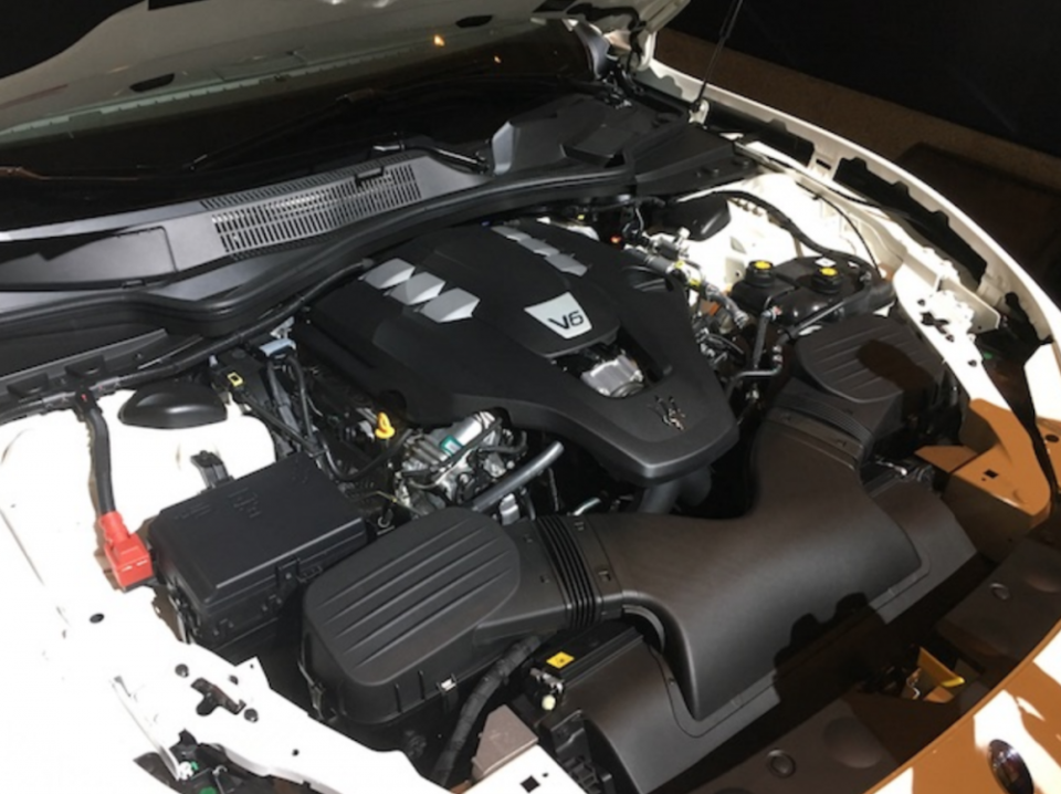 汽油版採 3.0 升 V6 雙渦輪增壓缸內直噴引擎。