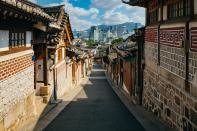 Set in the Jongno District of Seoul near Changgyeong Palace and Gyeongbokgung Palace, Bukchon Hanok Village offers a glimpse of the city’s past. The residential neighborhood’s narrow streets are home to beautifully preserved or restored traditional Korean houses, or hanok.