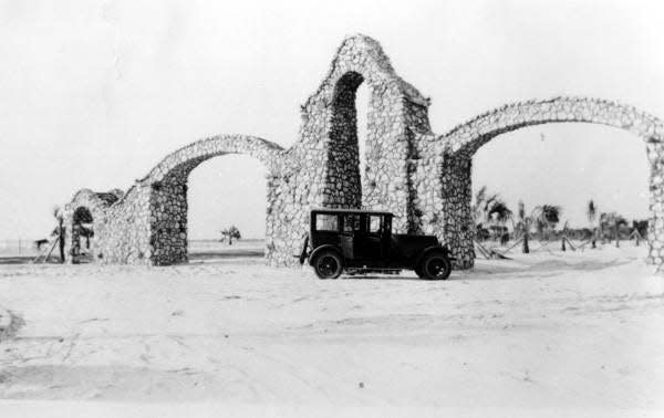 The arches at Fort Myers Beach in 1925.