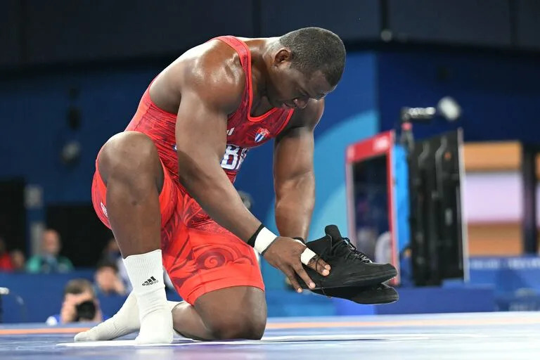 Mijaín López se convirtió en el primer atleta olímpico capaz de ganar cinco medallas de oro en cinco juegos consecutivos; se retira a los 41 años