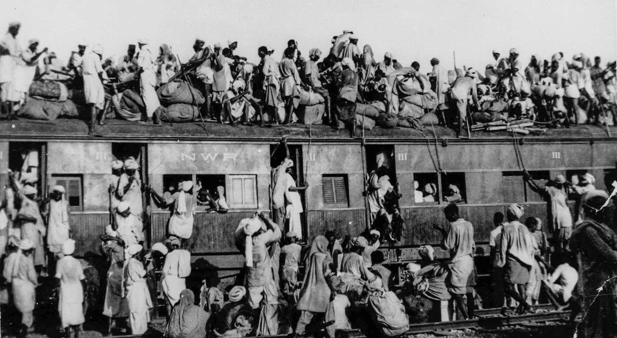 Hundreds of Muslim refugees crowd atop a train leaving New Delhi for Pakistan, September 1947. (AP file)