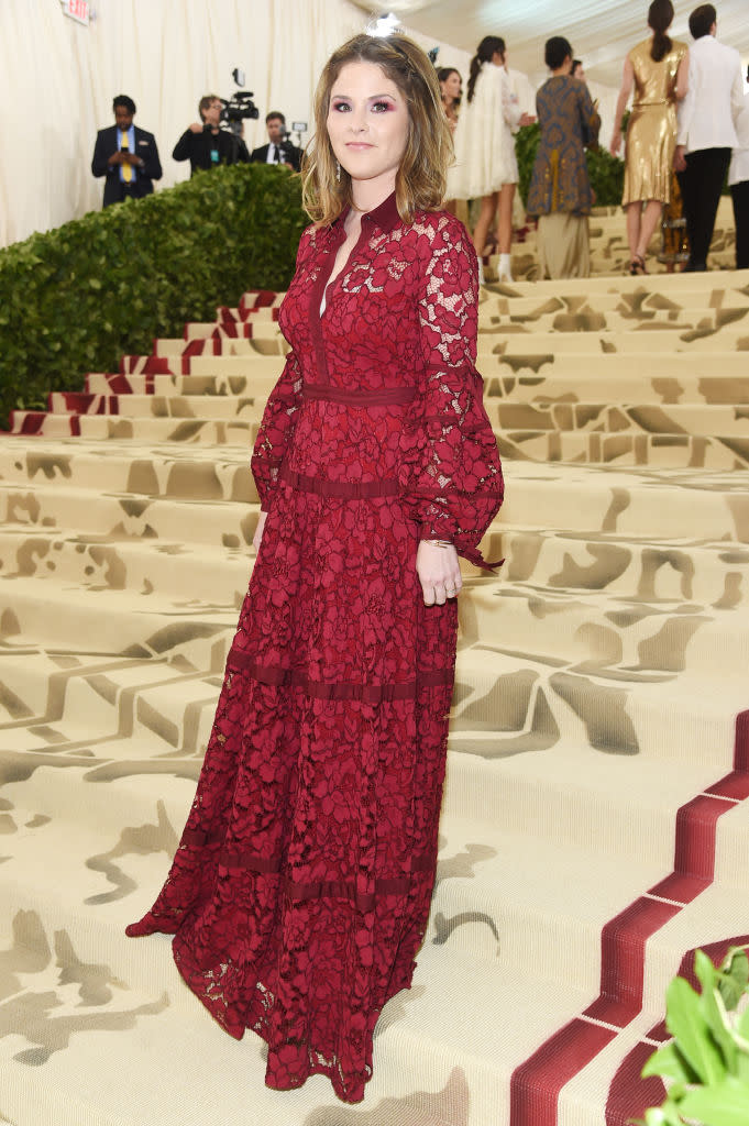<p>Jenna Bush Hager is <a rel="nofollow" href="https://www.yahoo.com/lifestyle/jenna-bush-hager-looks-unrecognizable-met-gala-3995-gown-213408768.html" data-ylk="slk:hardly recognizable;elm:context_link;itc:0;sec:content-canvas;outcm:mb_qualified_link;_E:mb_qualified_link;ct:story;" class="link  yahoo-link">hardly recognizable</a> in Lela Rose. (Photo: Getty Images) </p>