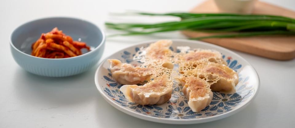 三餸一湯食譜〡快​​手又易做簡便晚餐！冰花煎餃子/牛油果吞拿魚冷烏冬/玫瑰露雞翼/粉葛赤小豆扁豆湯