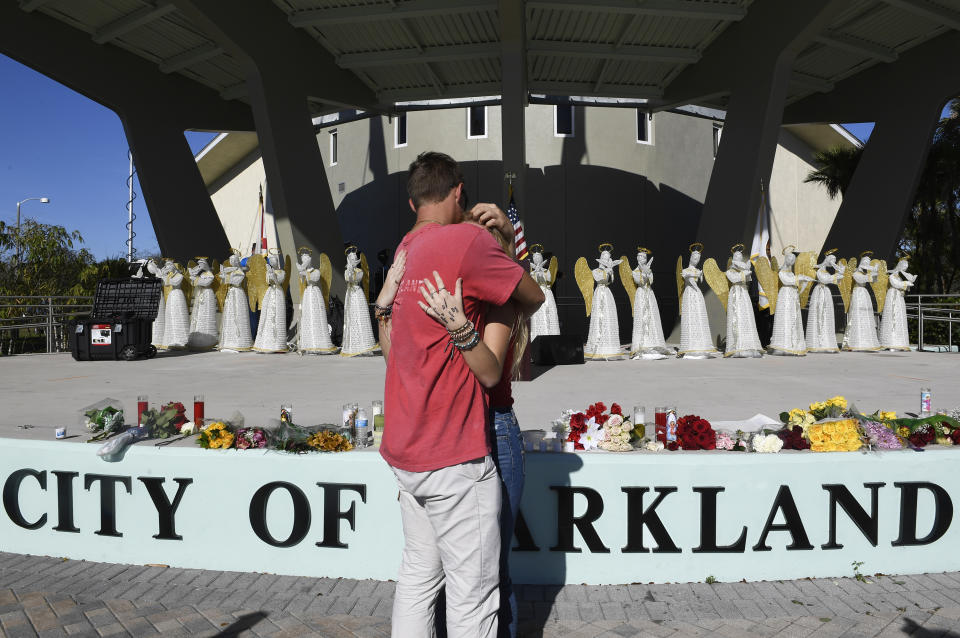 Un joven de 19 años, acusado de matar a 17 personas en Marjory Stoneman Douglas High School el 15 de febrero de 2018, alardeaba de su armamento en las redes sociales. (Taimy Alvarez/South Florida Sun-Sentinel via AP)