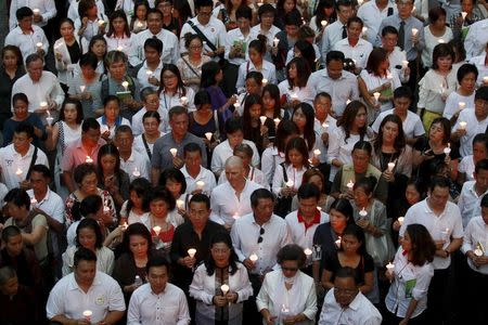 People light candles for victims during a march to the Erawan shrine, the site of last Monday's deadly blast, in Bangkok, Thailand, August 24, 2015. REUTERS/Chaiwat Subprasom