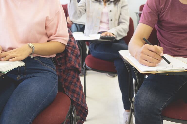 En La Plata se ofrecen cursos gratuitos de pastelería, administración e inglés nivel 1