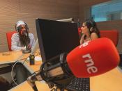 También en verano de 2019 tuvo la oportunidad de hablar de sus proyectos musicales en Radio 3 de Radio Nacional de España. (Foto: Instagram / <a href="https://www.instagram.com/p/B0llRf5iwLa/" rel="nofollow noopener" target="_blank" data-ylk="slk:@olddsimao;elm:context_link;itc:0;sec:content-canvas" class="link ">@olddsimao</a>)