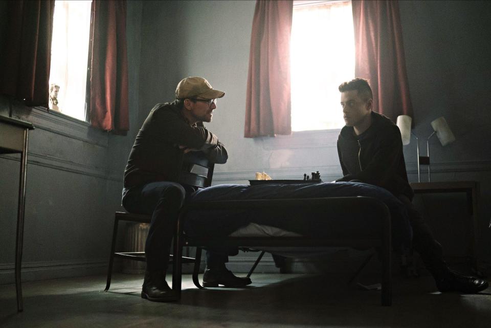 Christian Slater and Rami Malek play chess in "Mr. Robot"