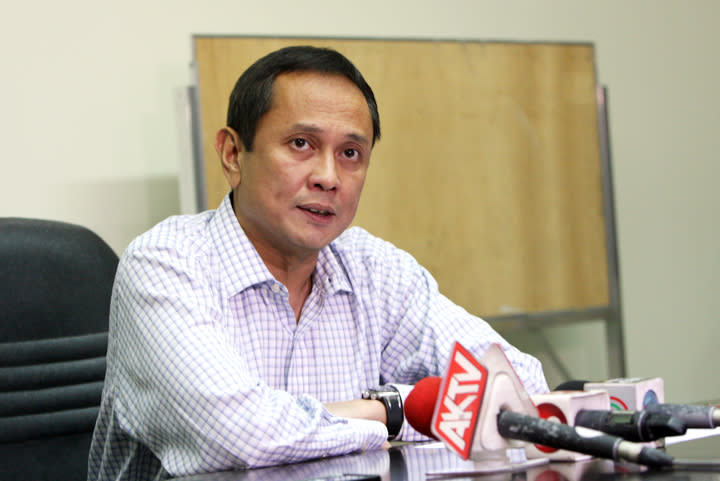 PBA Commissioner Chito Salud addresses the media while announcing his decision on the case of Petron import Renaldo Balkman. (PBA Images)