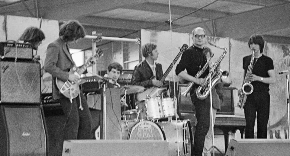 John Mayall y los Bluesbreakers en el escenario en 1968