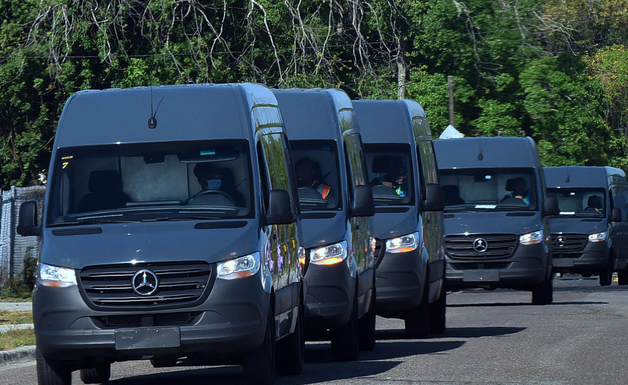 ORLANDO, FLORIDA, UNITED STATES - MARCH 30, 2020: Amazon drivers, some wearing face masks, begin their delivery routes as workers at an Amazon warehouse in Staten Island, New York prepare to walk off their jobs demanding stepped-up protection and pay after several workers at the facility were diagnosed with COVID-19.- PHOTOGRAPH BY Paul Hennessy / Echoes WIre/ Barcroft Studios / Future Publishing (Photo credit should read Paul Hennessy / Echoes WIre/Barcroft Media via Getty Images)