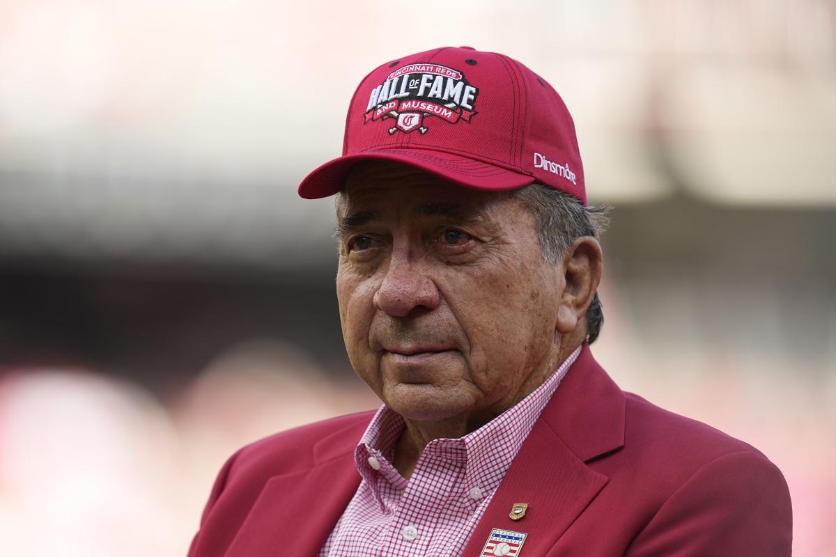 Cincinnati Reds legend Johnny Bench shaking hands with President Richa –  Great Shot LLC