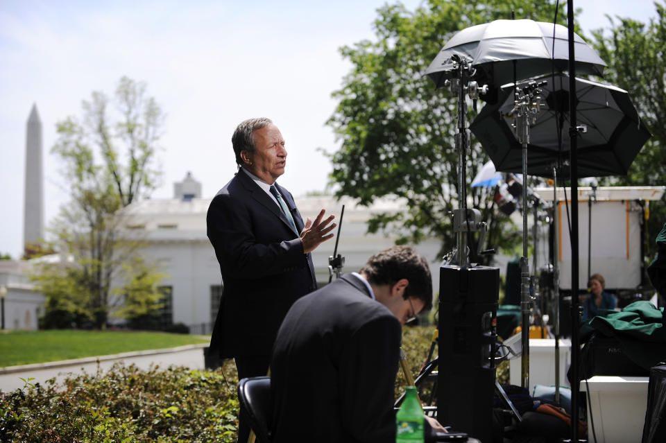 Larry Summers, director of the White House's National Economic Council, gives a television interview on the grounds of the White House in Washington, April 22, 2010.    REUTERS/Jonathan Ernst    (UNITED STATES - Tags: POLITICS BUSINESS)