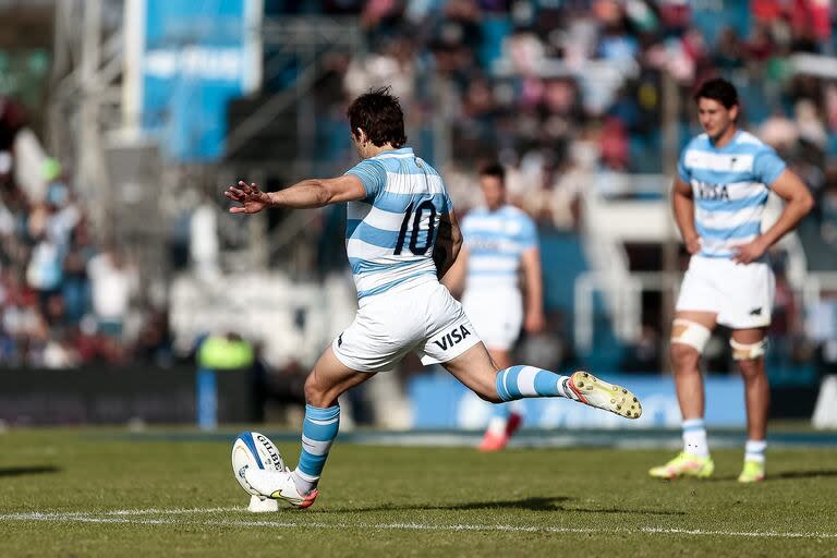 Una función por excelencia de Sánchez en la cancha: las patadas a los palos, perfeccionadas por Jonny Wilkinson en el paso del tucumano por Toulon; el Cachorro 10 acumula 902 tantos en 104 actuaciones con la camiseta nacional.