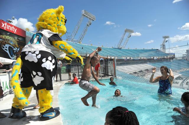 The new pools at Everbank Field (Jaguars) are filled and ready for football  : r/nfl