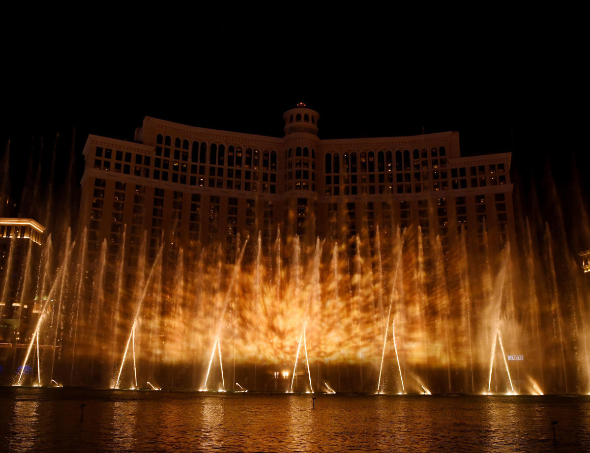 Watch epic 'Game of Thrones' Las Vegas fountain show