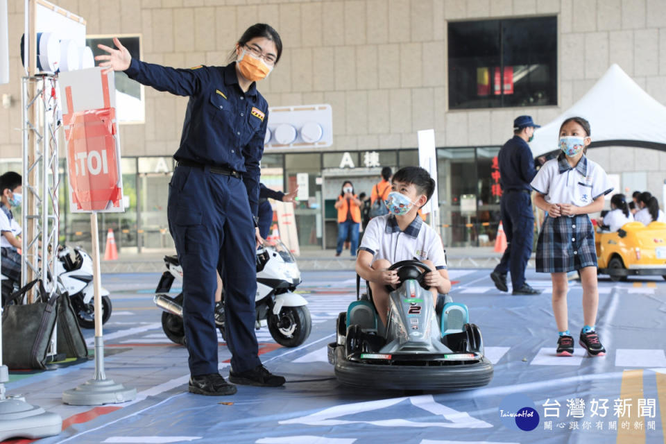 現場模擬道路行動式交通安全教育園區