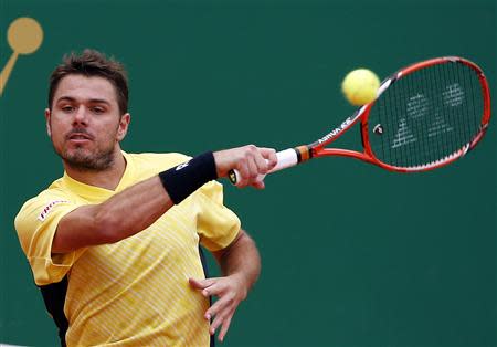 Stanislas Wawrinka of Switzerland returns the ball to Marin Cilic of Croatia during the Monte Carlo Masters in Monaco April 16, 2014. REUTERS/Eric Gaillard