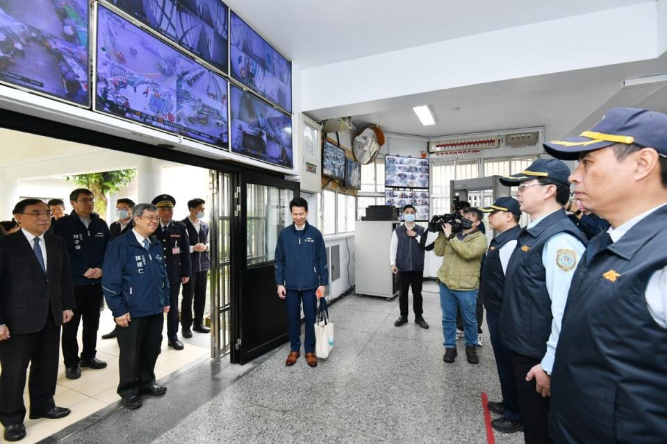 陳建仁視察宜蘭監獄。   圖：行政院提供