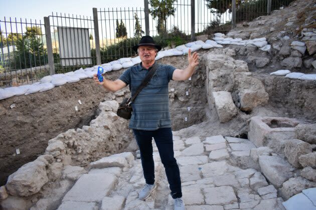 Shimon Gibson, co-director of the Mount Zion Archaeological Project, sets the scene at the Jerusalem site. (GeekWire Photo / Alan Boyle)