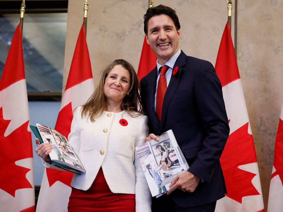  Canada’s Minister of Finance Chrystia Freeland and Prime Minister Justin Trudeau stop for a photo before delivering the fall economic statement in Ottawa on Nov. 3, 2022.