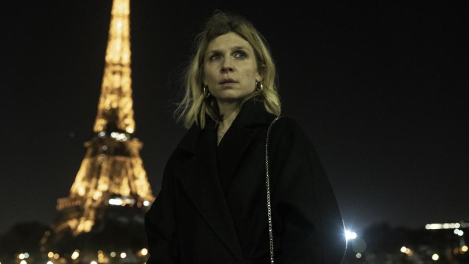 Isabelle standing in front of the Eiffel Tower in The Walking Dead: Daryl Dixon