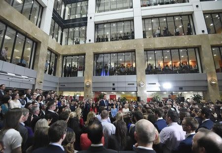 Britain's Prime Minister David Cameron holds a Q&A session on the forthcoming European Union referendum with staff of PricewaterhouseCoopers in Birmingham, Britain, April 5, 2016. REUTERS/Facundo Arrizabalaga/Pool