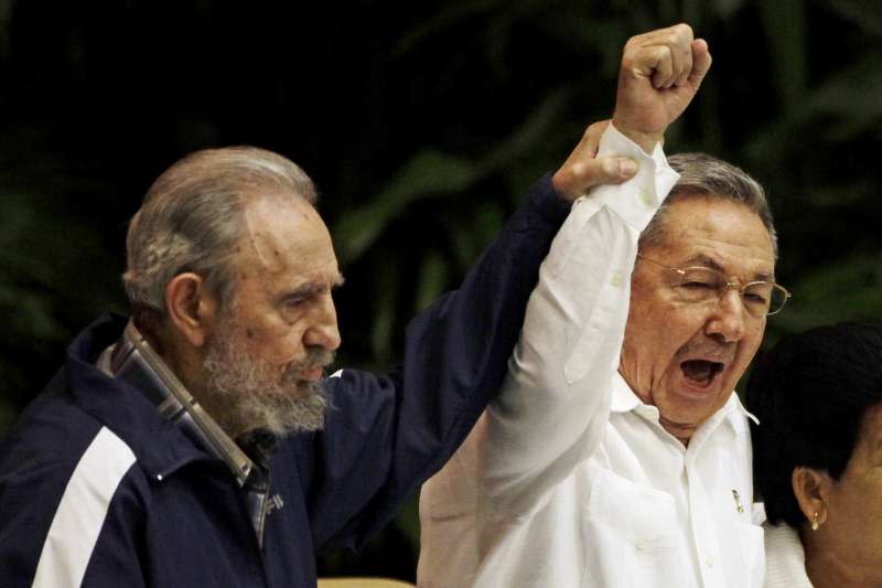 古巴卡斯楚兄弟檔，菲德爾（Fidel Castro，左）與勞爾（Raúl Castro），攝於2011年（AP）