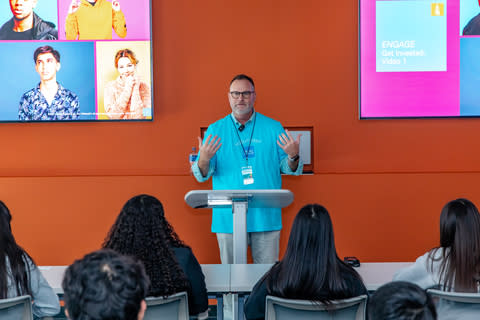 Financial literacy has long been a cornerstone of Schwab’s Volunteer week, and this year’s event features a number of projects focused on financial education. (Photo: Business Wire)