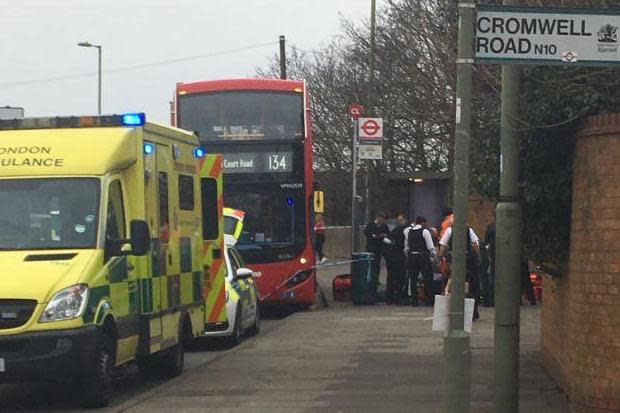 A 19-year-old was left seriously injured after being stabbed on a bus in north London (@mercesainzrozas)