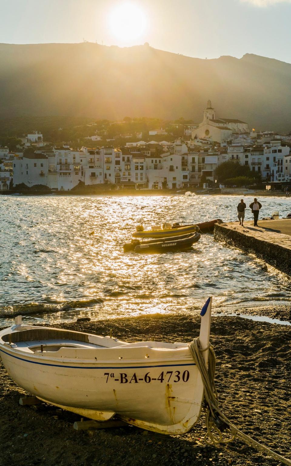 boat overlooking water at sunset - Moment RF /Gerard Puigmal 