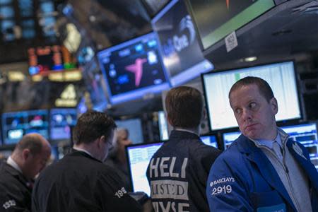 Traders work on the floor of the New York Stock Exchange January 21, 2014. REUTERS/Brendan McDermid