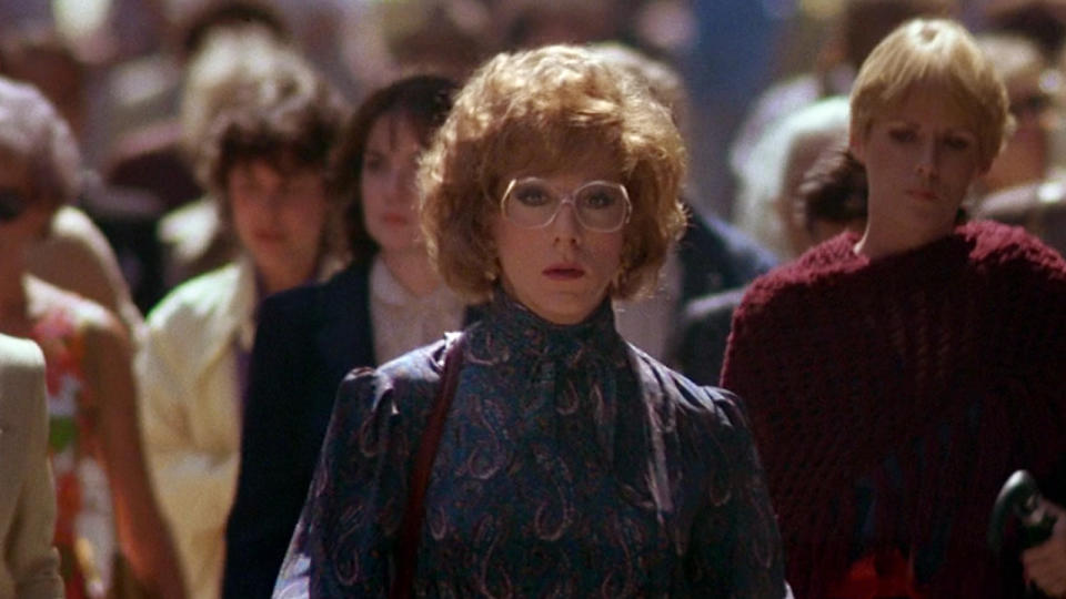 <p> Upon coming to the realization that no one wants to work with him, struggling New York actor Michael Dorsey (Dustin Hoffman) dresses up as a woman and creates the Dorothy Michaels persona. After getting a small part on a daytime soap opera, Dorothy becomes an overnight sensation thanks to her feisty attitude. </p> <p> Sydney Pollack&#x2019;s 1982 comedy, Tootsie, while mostly taking place in a TV studio, has some memorable New York City moments, including the iconic shot of Dustin Hoffman, dressed as Dorothy, walking through the streets of the Big Apple; a shot that has been recreated in movies like Elf. </p>
