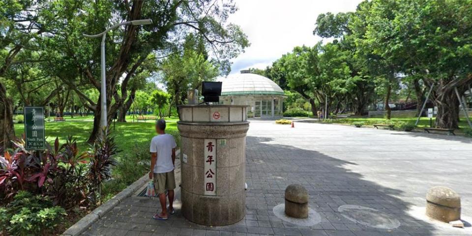 在台北市公園處擔任技工的黎姓男子於2019年間承辦青年公園維護標案時，涉嫌向業者索賄2萬餘元未遂，昨遭北檢依貪污等罪起訴。(圖擷取自google地圖)